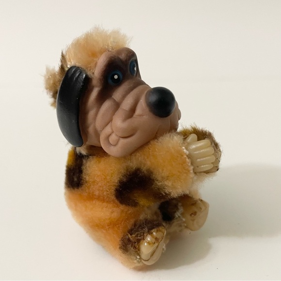 Vintage Wrinkles Hound Hugger Dog Plush Doll - Picture 13 of 16